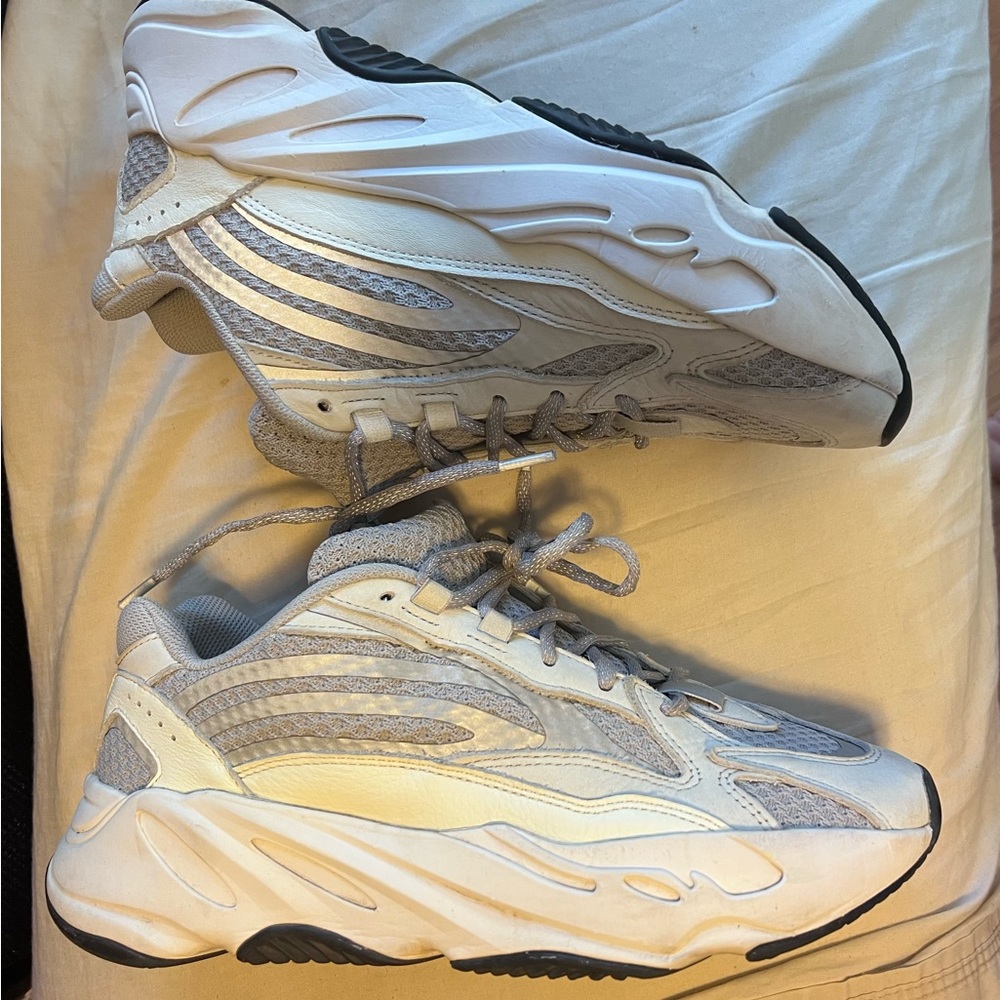 Yeezy 700 Static Reflective size 8 pre worn good condition!